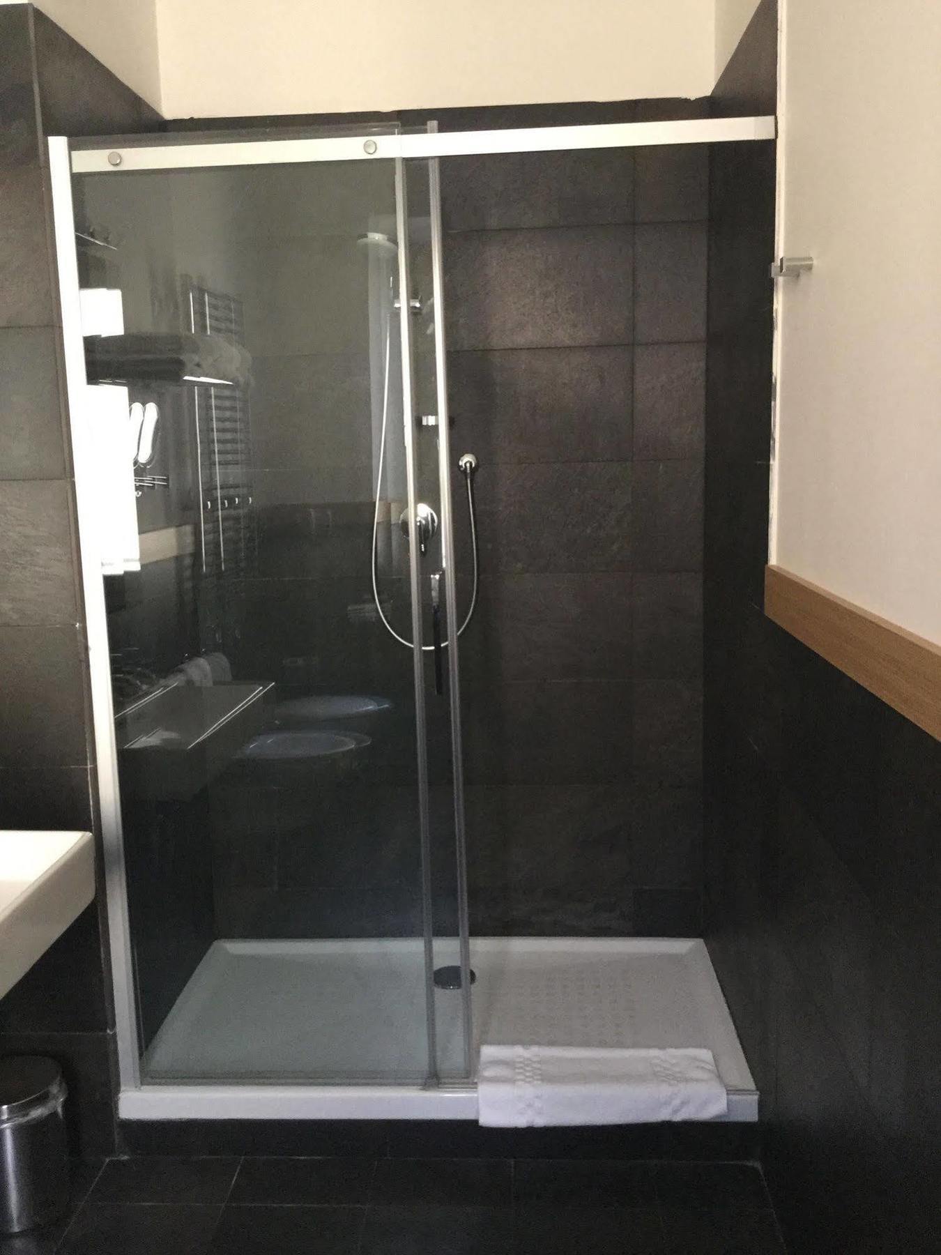 Rhome Terminal Guest House Rome Bagian luar foto