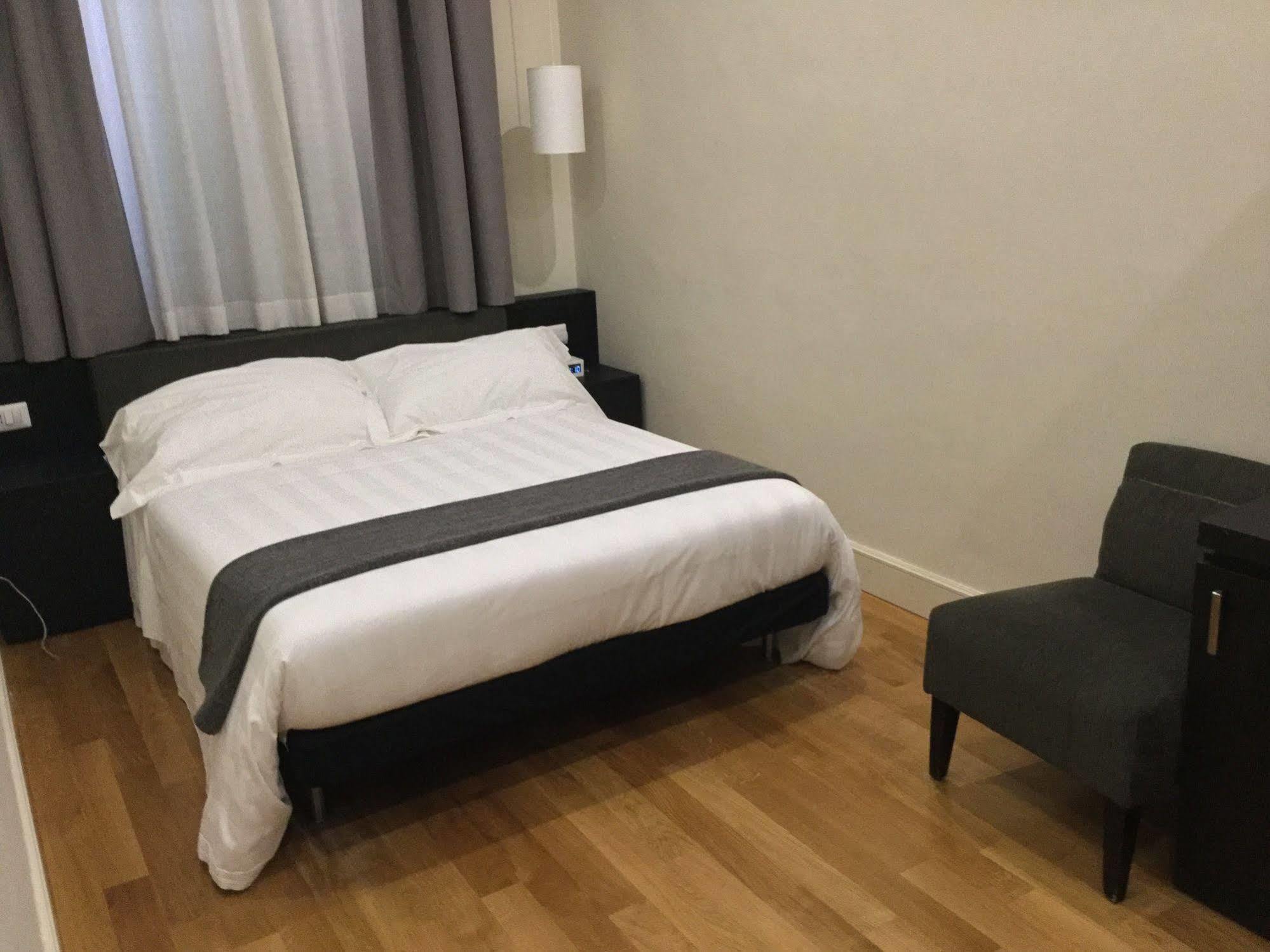 Rhome Terminal Guest House Rome Bagian luar foto