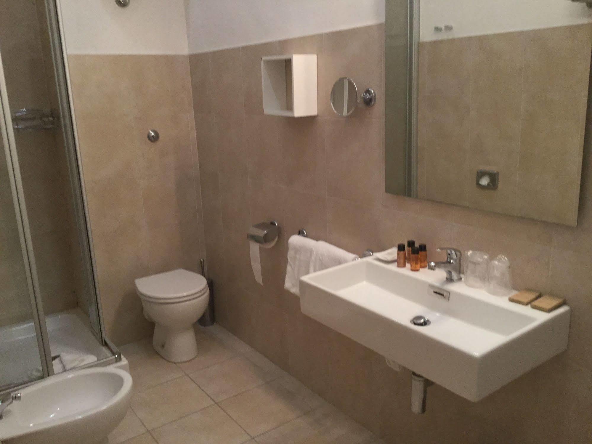 Rhome Terminal Guest House Rome Bagian luar foto
