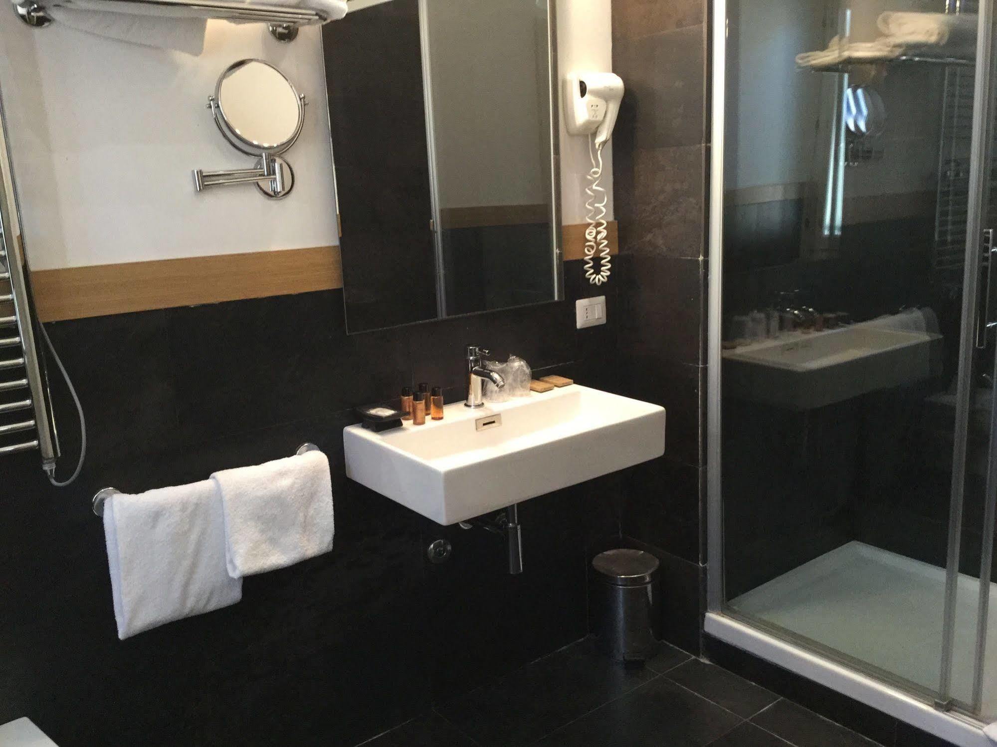 Rhome Terminal Guest House Rome Bagian luar foto