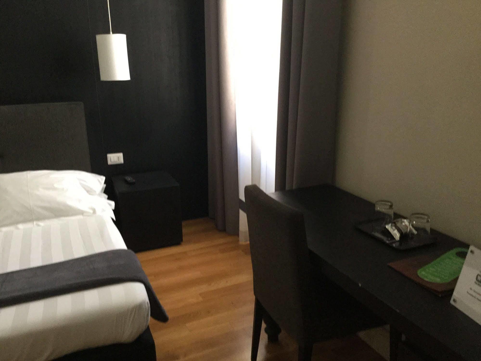 Rhome Terminal Guest House Rome Bagian luar foto