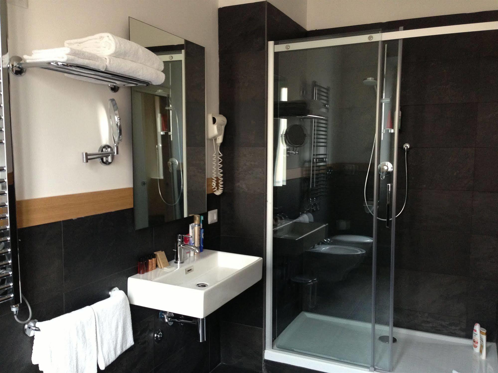 Rhome Terminal Guest House Rome Bagian luar foto